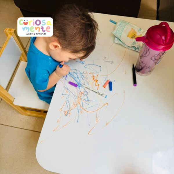 Mesa Pizarra c/ 1 silla (+2 años)
